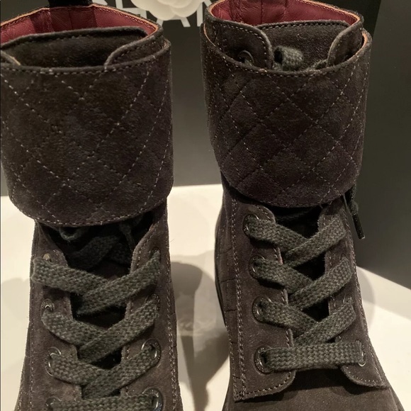 Chanel Paris 14B Blk suede moto quilt combat ankle boots black high top laces - Picture 6 of 12